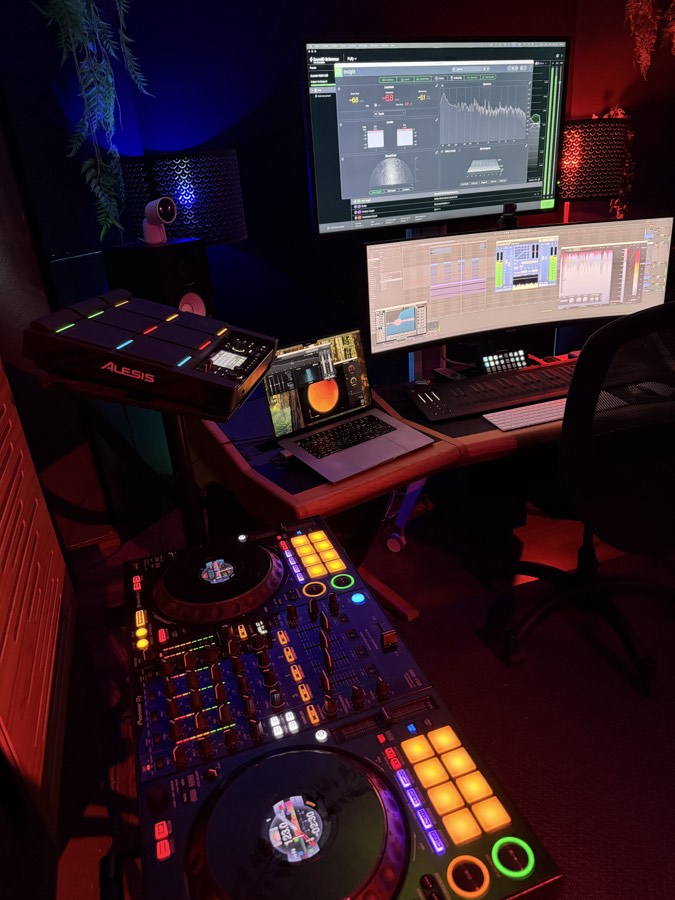 Two Minds studio — Pads & decks